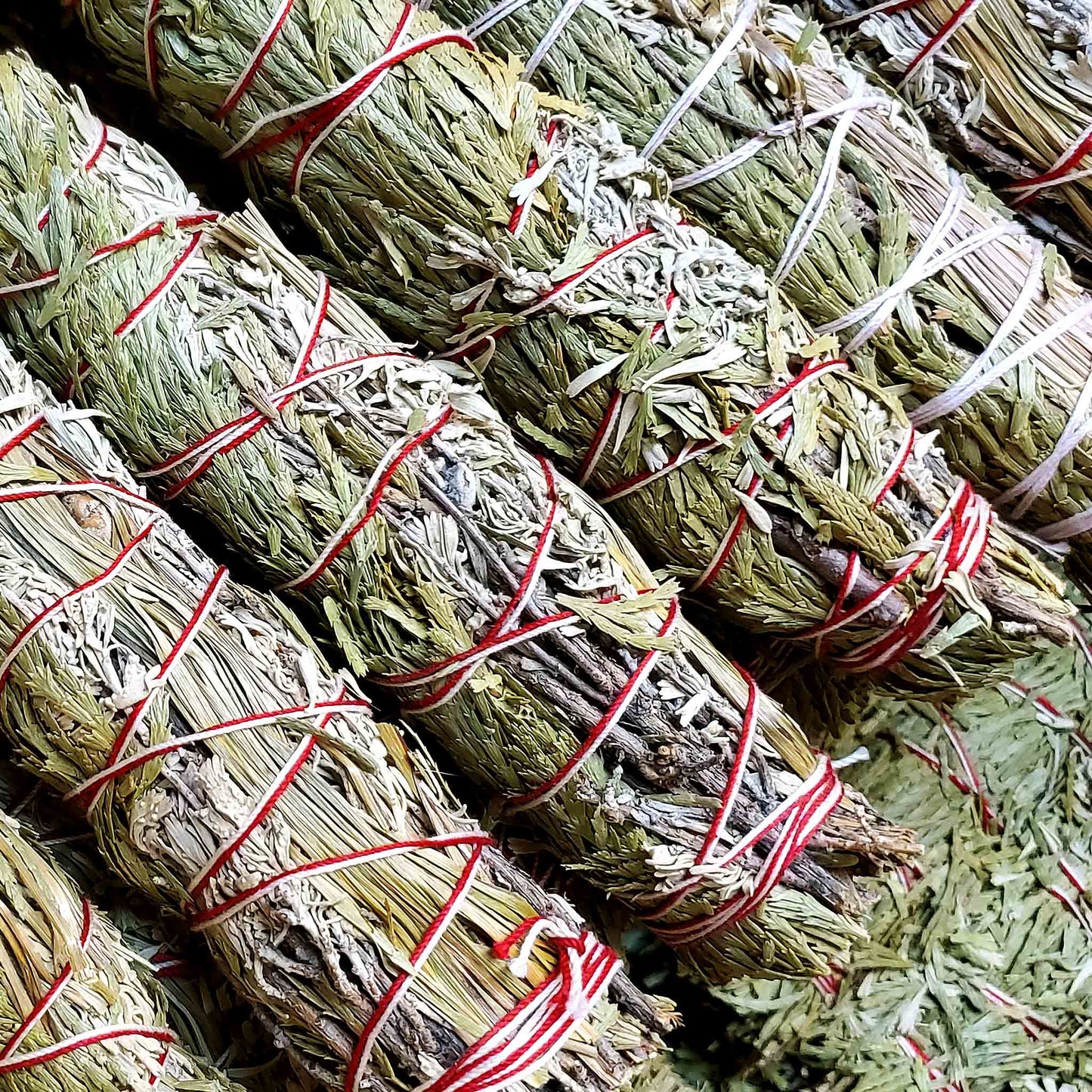 Monague Indigenous Crafts & Gifts - 24-piece Bulk Smudges: Small Cedar