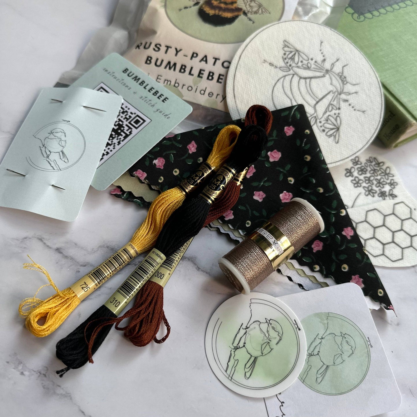 Nest Embirdery - Rusty Patched Bumblebee Mini Kit