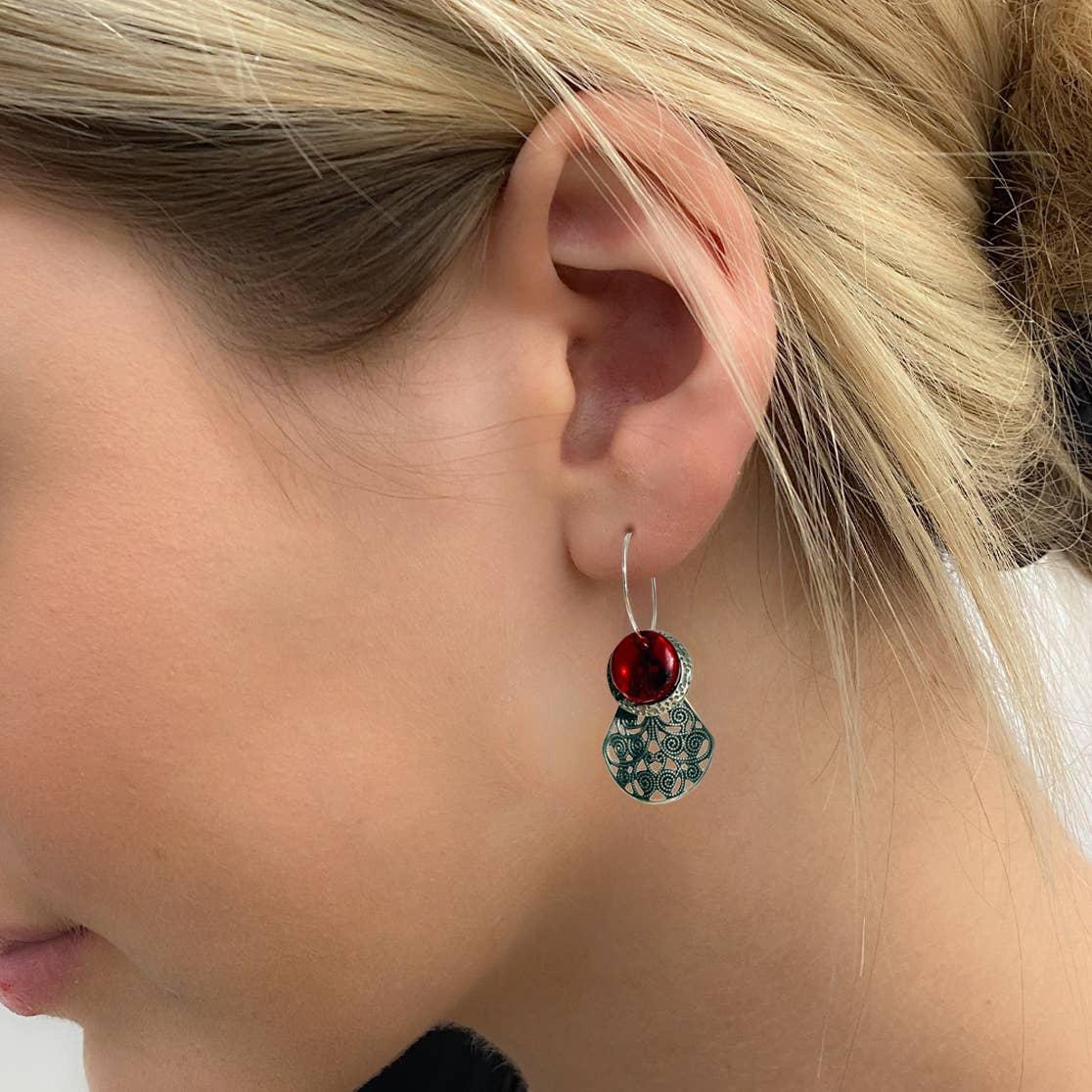 Conversations in Jewellery - LCY42 Dangle earrings come with 6 interchangeable colours.