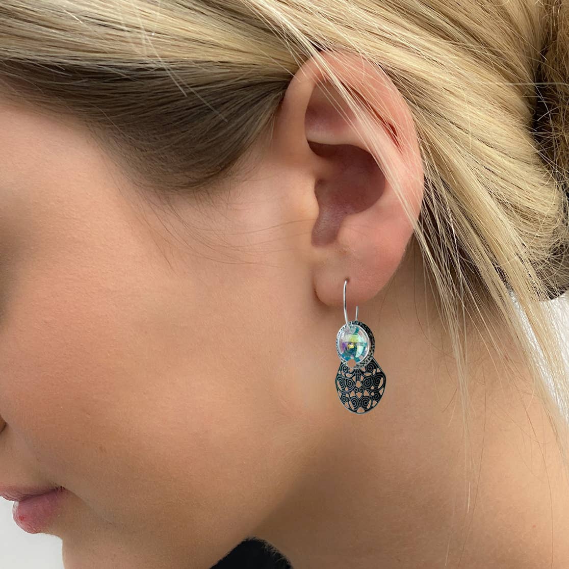 Conversations in Jewellery - LCY42 Dangle earrings come with 6 interchangeable colours. 