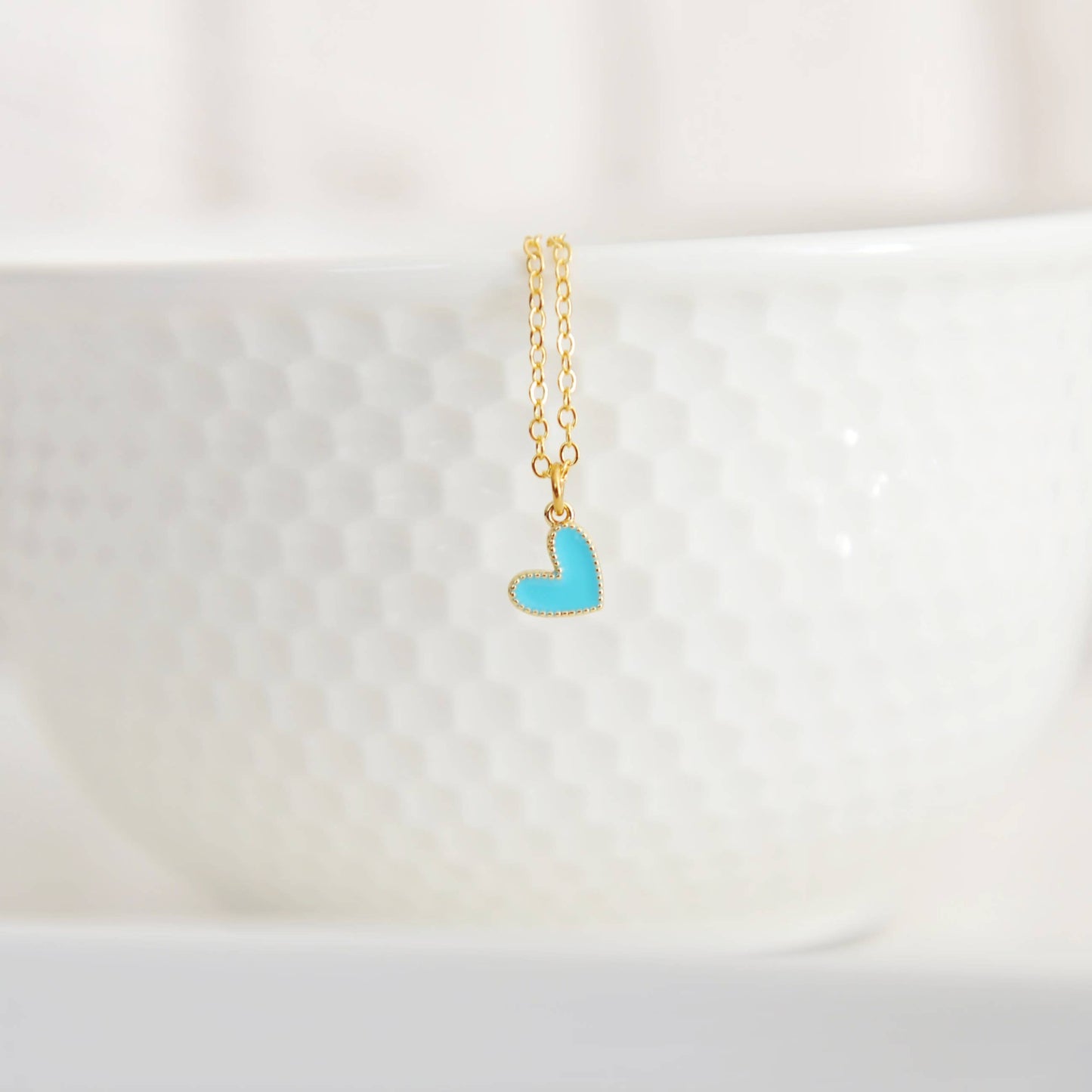 Oh So Lovely - Amari Vibrant Heart Necklace : Turquoise