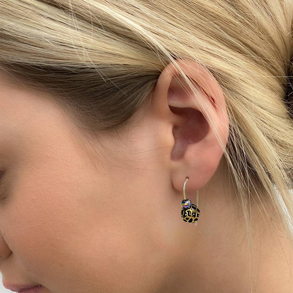 Conversations in Jewellery - CRYMT28G - Earrings come with 4 interchangeable colours. 