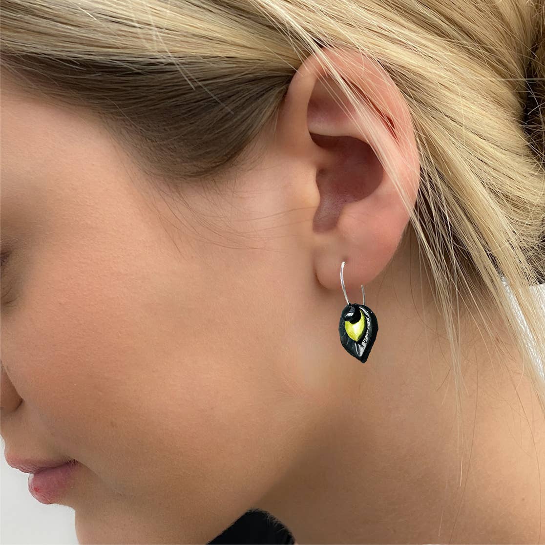Conversations in Jewellery - Lfgl32  - Earrings come with 9 interchangeable colours. 