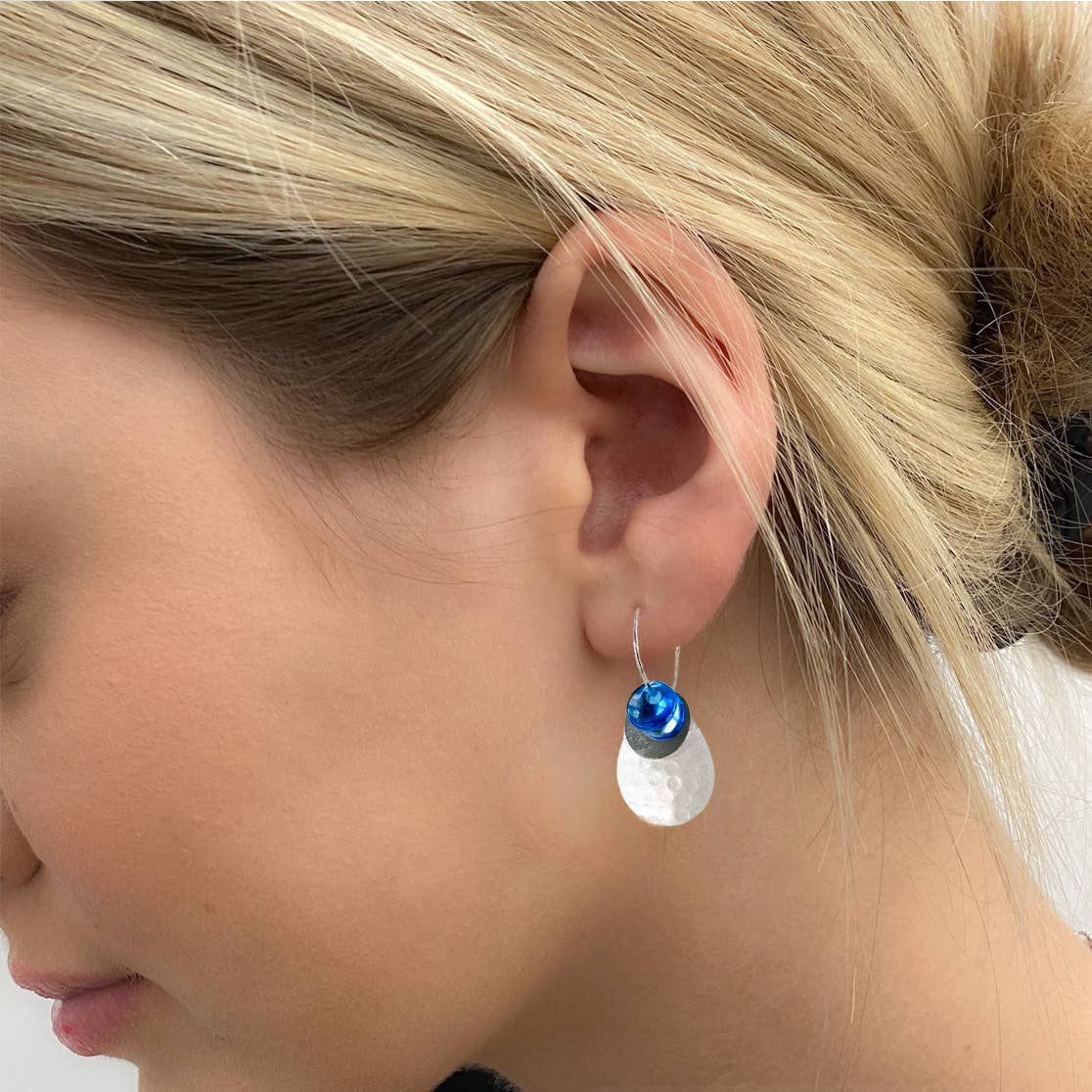 Conversations in Jewellery - MMLT36 - Earrings come with 9 interchangeable colours.