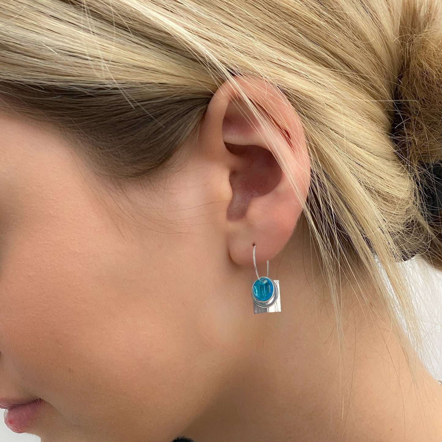 Conversations in Jewellery - TXSQ36 - Earrings come with 9 interchangeable colours.