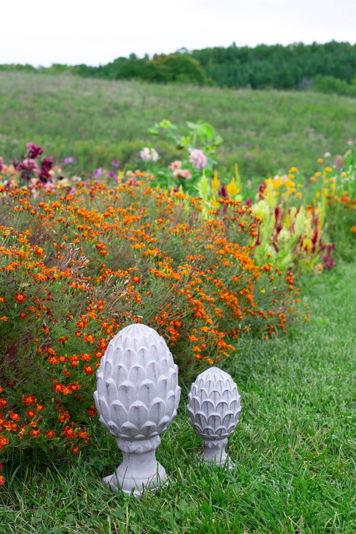 Bacon Basketware - CEMENT ARTICHOKE WITH SQUARE BASE - SMALL