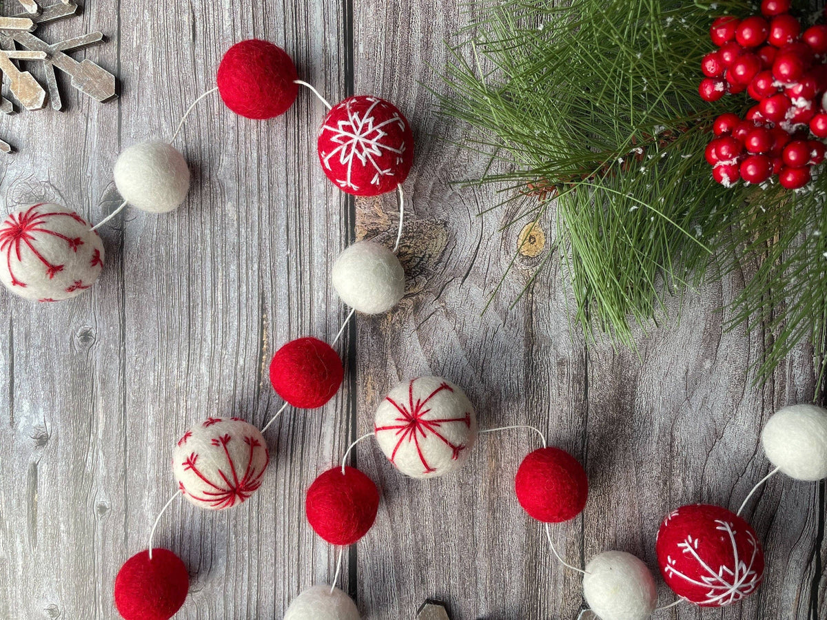 AKUKU - Red and White Snowflake - Holiday felt pom pom garland: 7 feet