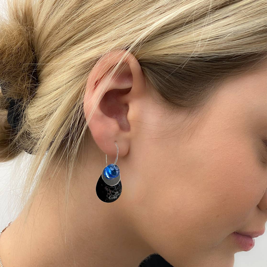 Conversations in Jewellery - MMLT36 - Earrings come with 9 interchangeable colours.